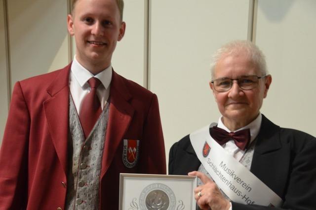 Der Musikverein Schlchtenhaus-Hofen spielt in neuen Uniformen