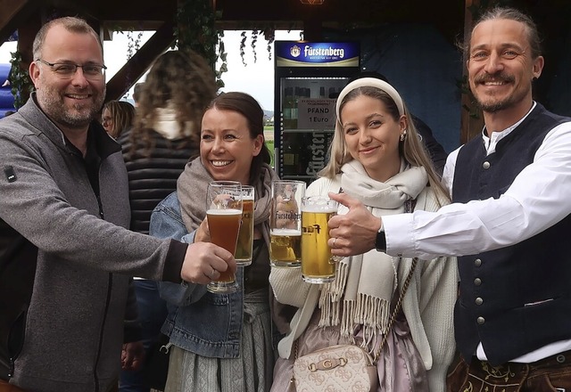 Etliche Gäste erschienen wie gewünscht in Tracht zum Frühlingsfest. | Foto: Christine Weirich Etliche Gäste erschienen wie gewünscht in Tracht zum Frühlingsfest. | Foto: Christine Weirich