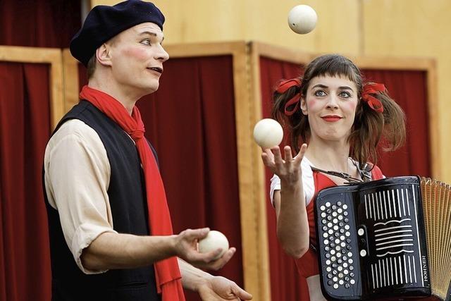Die Compagnie Pas de Deux gastiert vom 1. bis 3. Mai auf dem Marktplatz im Freiburger Seepark