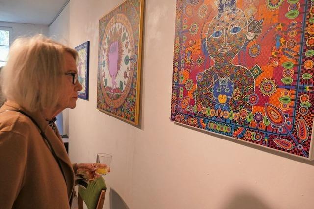 Ausstellung des Knstlers Kolibri in Titisee-Neustadt ermutigt zu einem positiven Blick auf den Alltag