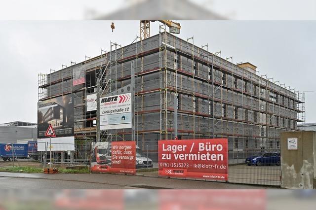 Freiburger Recycling-Kaufhaus erffnet wegen Insolvenz des Bauunternehmens mit Versptung