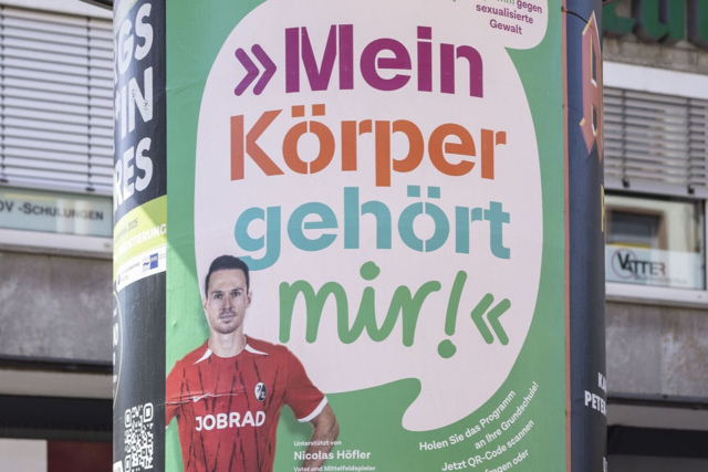 SC-Freiburg-Star Nicolas Hfler macht sich mit Plakatkampagne gegen Kindesmissbrauch stark