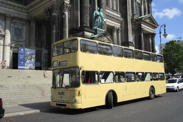 Stadtrundfahrt zur 650-Jahrfeier im historischen Doppeldecker