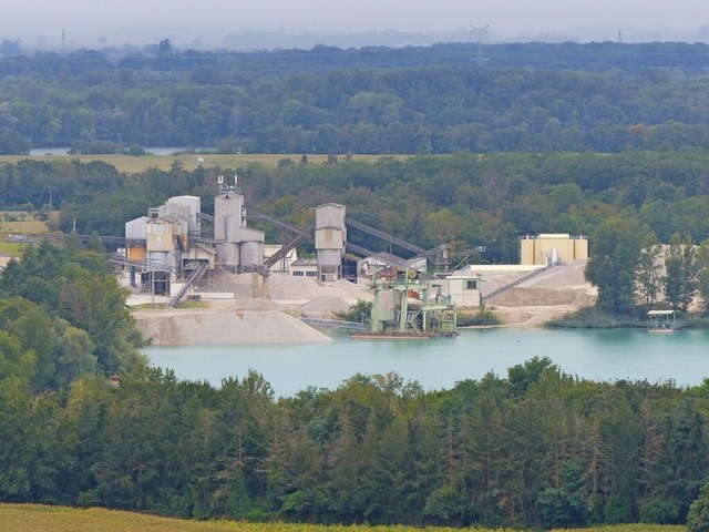 Am Rimsinger Baggersee wird Kies gewonnen. | Foto: Sattelberger Am Rimsinger Baggersee wird Kies gewonnen. | Foto: Sattelberger