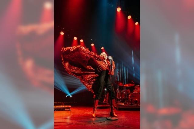 Glamrock-Glanz mit Sven Ratzkes David-Bowie-Revue in der Offenburger Reithalle