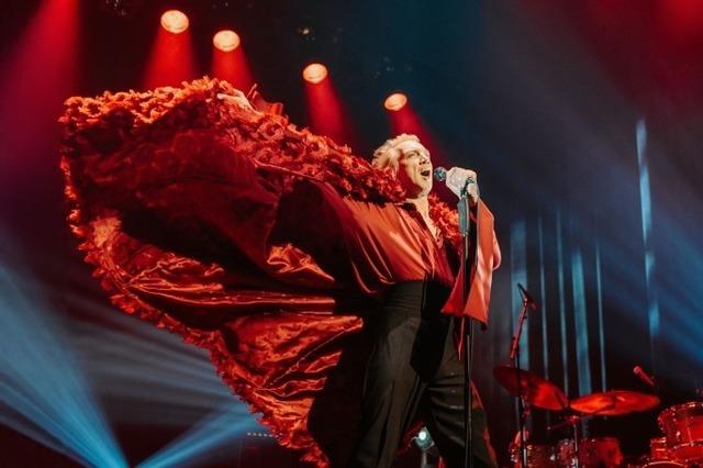Glamrock-Glanz mit Sven Ratzkes David-Bowie-Revue in der Offenburger Reithalle