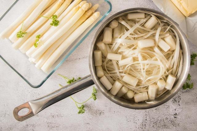 Spargel mal anders: Roh, gebraten oder im Dessert