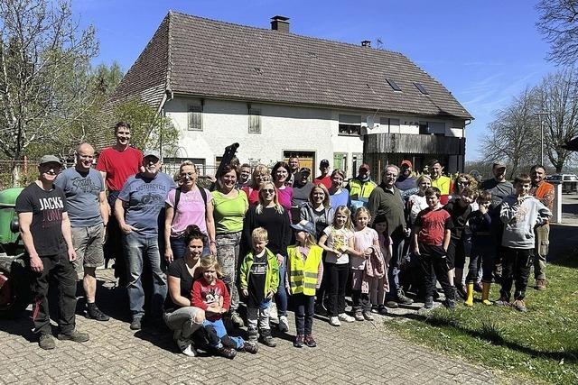 Groreinemachen mit vielen fleiigen Helfern