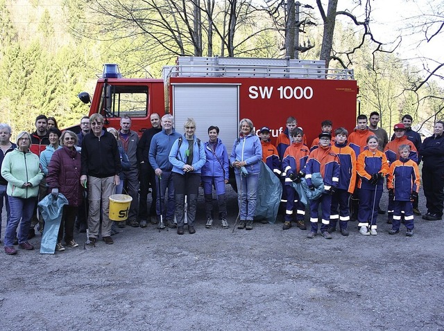 In Todtmoos bekam der Schwarzwaldverei... Jugendfeuerwehr und weiteren Helfern.  | Foto: Andreas Bhm