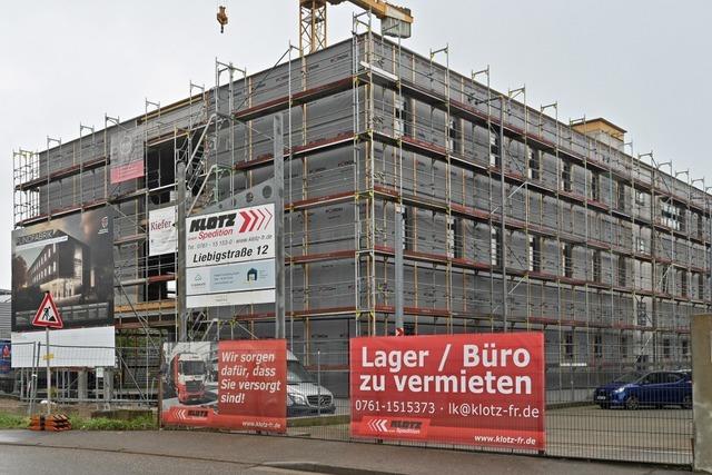 Freiburger Recycling-Kaufhaus erffnet wegen Insolvenz des Bauunternehmens mit Versptung