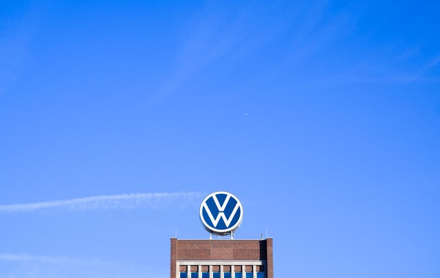 Das VW-Logo am Stammwerk in Wolfsburg | Foto: Julian Stratenschulte (dpa) Das VW-Logo am Stammwerk in Wolfsburg | Foto: Julian Stratenschulte (dpa)