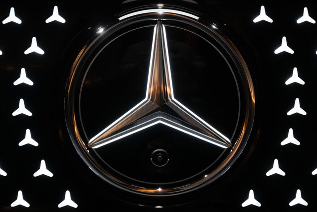 Der Gewinn von Mercedes sackte um knapp 43 Prozent ab. | Foto: Marijan Murat (dpa) Der Gewinn von Mercedes sackte um knapp 43 Prozent ab. | Foto: Marijan Murat (dpa)