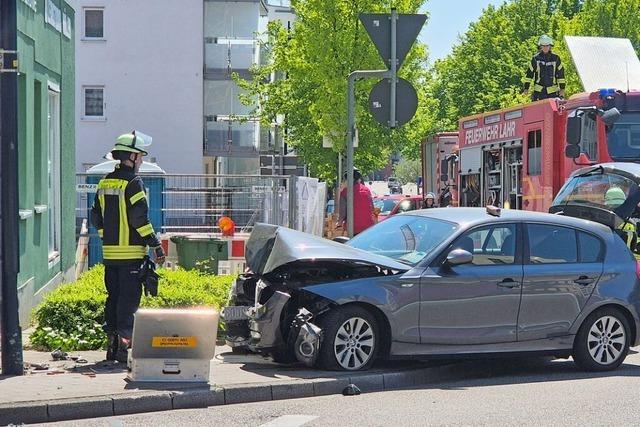 Staus in Lahr nach Unfall am Kreisverkehr Goethestrae/Kaiserstrae