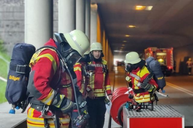 "Lschen im Tunnel ist knochenhart": Rheinfelder Feuerwehr probt Einstze im Tunnel