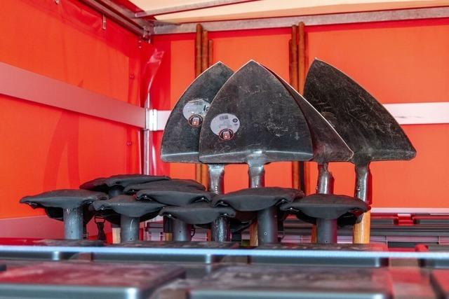 Helme und Kleidung: Die Maulburger Feuerwehr bekommt eine neue Ausrstung.