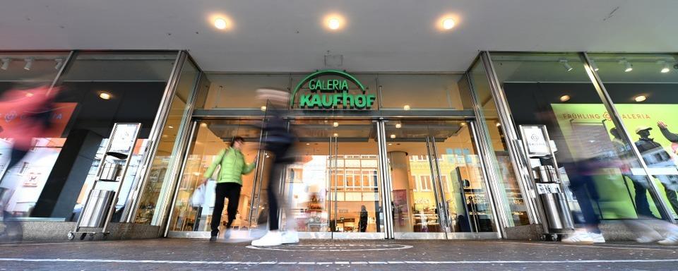 Unbekannte brechen in Galeria Kaufhof in Freiburg ein