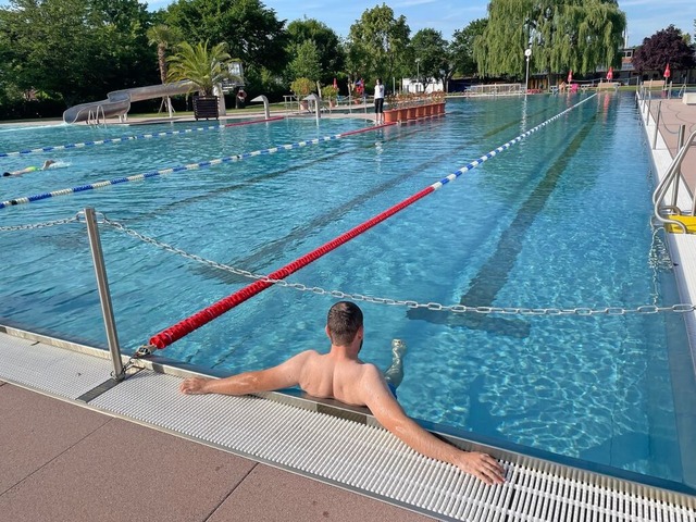 Ab Freitag knnen die ersten Bahnen im Btzinger Freibad gezogen werden.  | Foto: Mario Schneberg