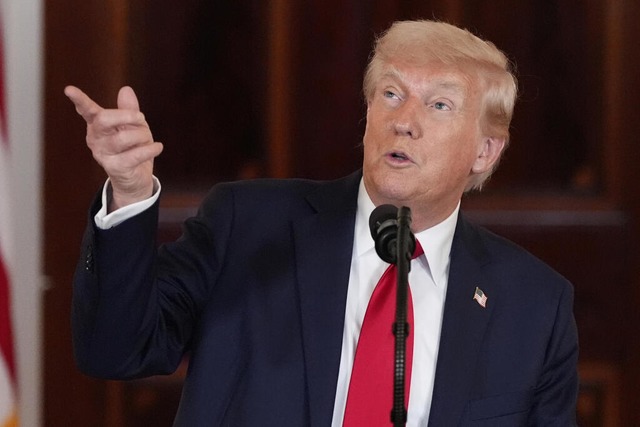 US-Präsident Trump hat Kiew zu dem Rohstoffabkommen gedrängt. | Foto: Alex Brandon (dpa) US-Präsident Trump hat Kiew zu dem Rohstoffabkommen gedrängt. | Foto: Alex Brandon (dpa)