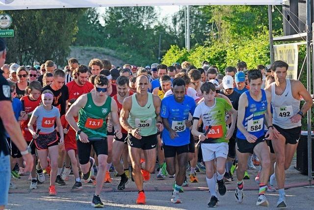 761 Lufer trotzen beim Lauf in den Mai der Hitze in Ottenheim