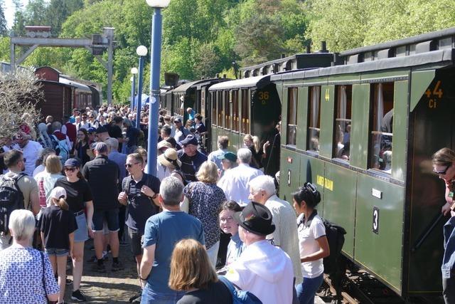 Riesiger Andrang zum Start der Kandertalbahn-Saison