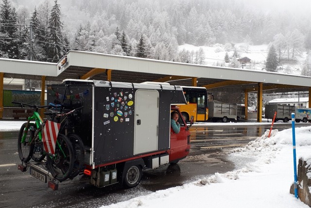 Ein ungewöhnlich kleines Wohnmobil ist...gebaute Ape, aber auch wintertauglich. | Foto: Ralf Hermann Ein ungewöhnlich kleines Wohnmobil ist...gebaute Ape, aber auch wintertauglich. | Foto: Ralf Hermann