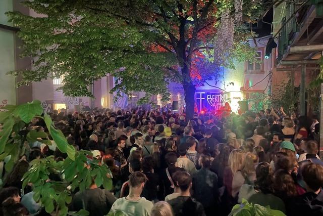 Friedlicher Rave in den Mai auf dem Freiburger Grethergelnde