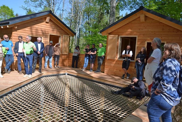 Das Interesse an den Stelzenhusern im Wildniscamp war gro.  | Foto: Christiane Sahli