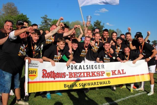 Der SV Aasen gewinnt das Bezirkspokalfinale gegen die SG Eintracht Gtenbach-Neukirch.