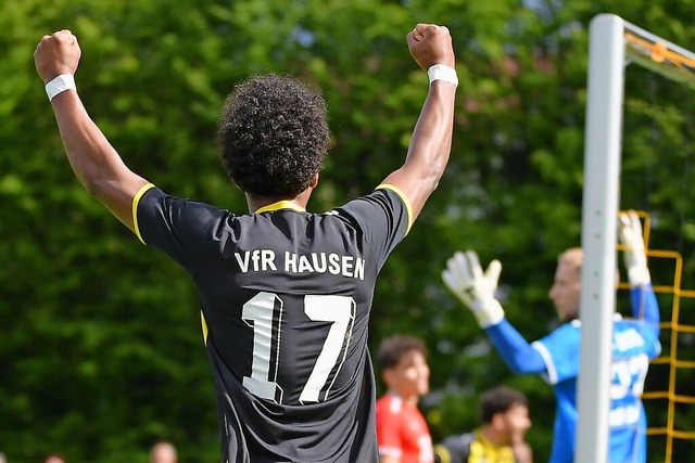 Grund zum Jubeln haben Joel Thoma und ...n den 1. FC Rielasingen-Arlen einfuhr.  | Foto: Achim Keller