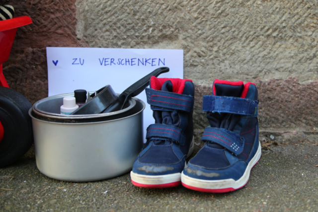Zu verschenken - Unterwegs auf den Straen in Freiburg