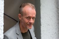 "Die Anstalt"-Kabarettist Max Uthoff: "In elf Jahren gab es nie einen Zensurversuch" "Die Anstalt"-Kabarettist Max Uthoff: "In elf Jahren gab es nie einen Zensurversuch"
