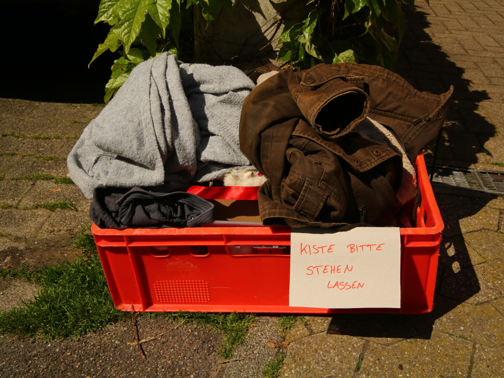 Verschenkekisten gehren in Freiburgs Straen genauso dazu wie Fahrrder. Sie sind berall. Mal steht dort nur ein Buch, manchmal ist ein Karton mit 