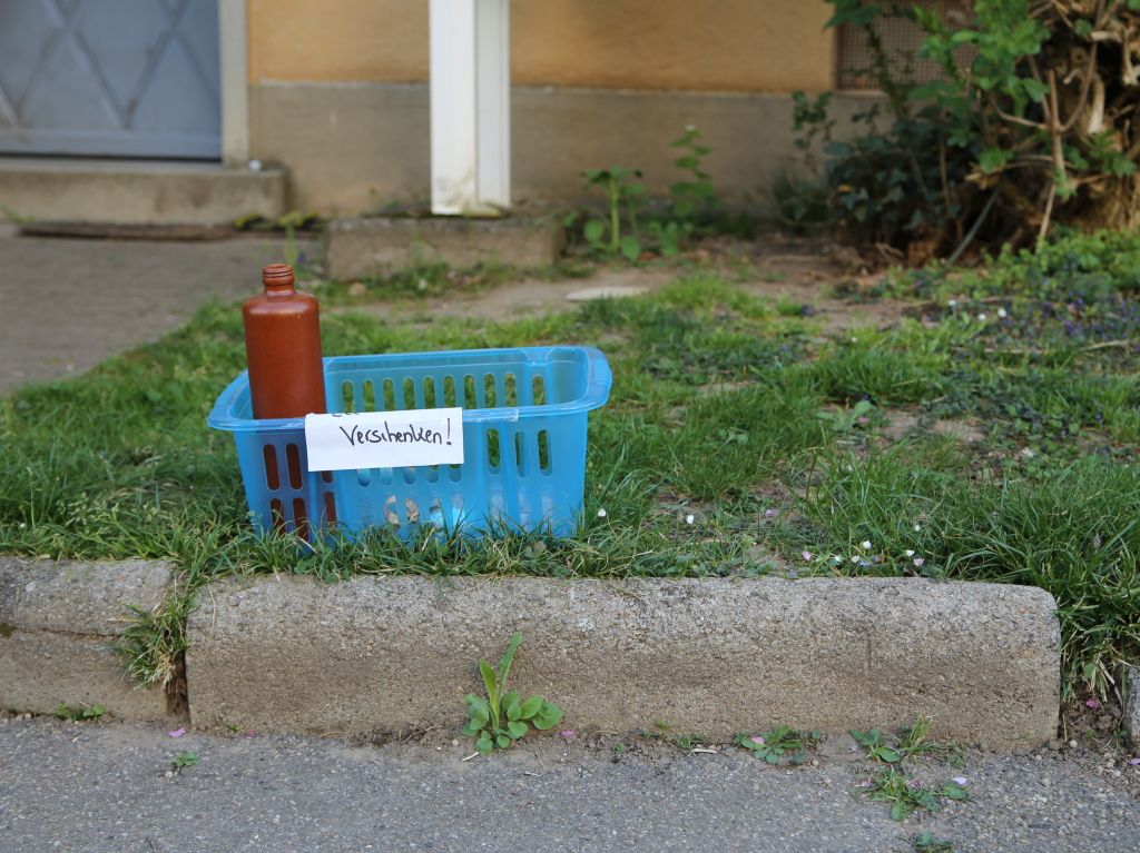 Verschenkekisten gehren in Freiburgs Straen genauso dazu wie Fahrrder. Sie sind berall. Mal steht dort nur ein Buch, manchmal ist ein Karton mit 