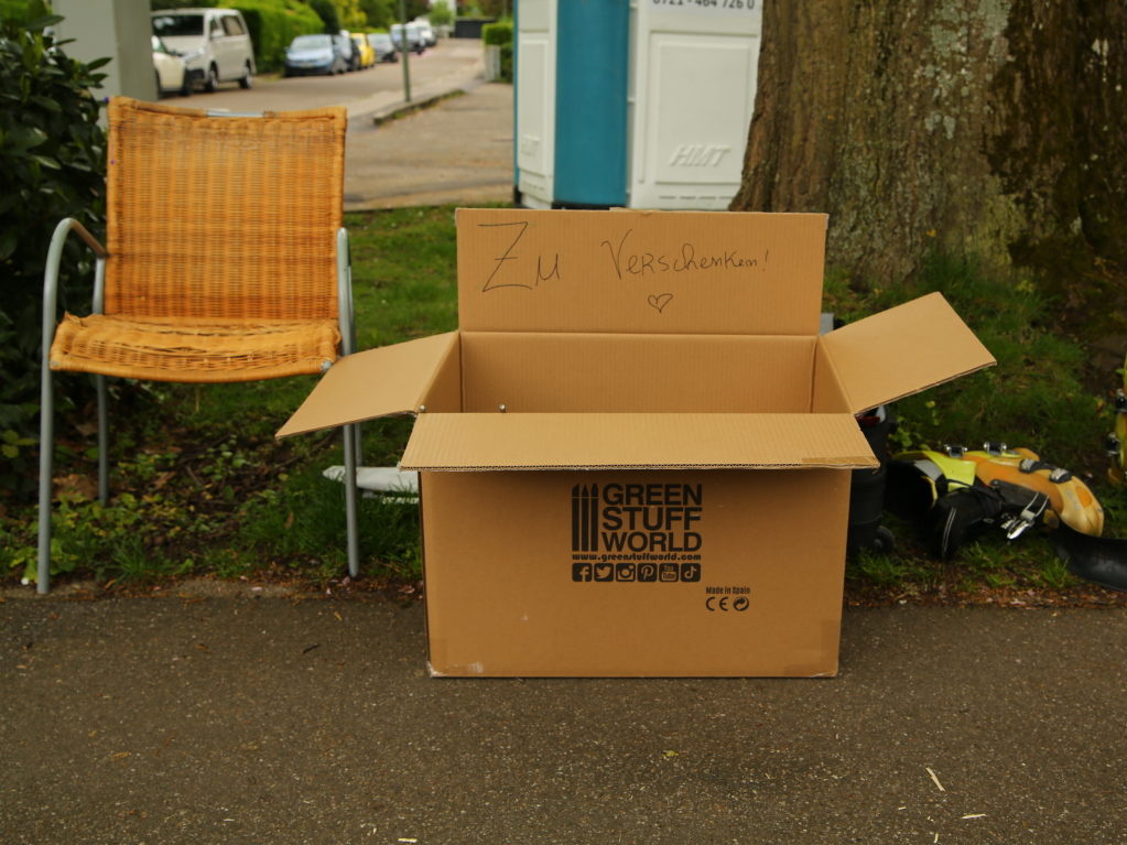 Verschenkekisten gehren in Freiburgs Straen genauso dazu wie Fahrrder. Sie sind berall. Mal steht dort nur ein Buch, manchmal ist ein Karton mit 