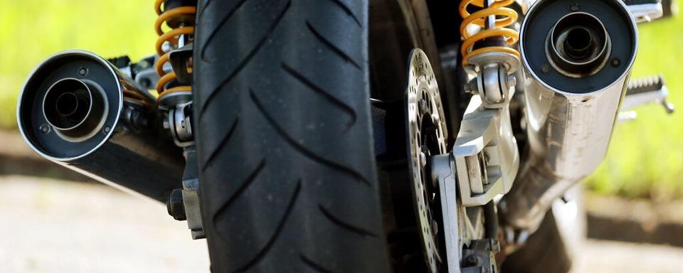 Motorradfahrerin bei Verkehrsunfall im Schwarzwald schwer verletzt