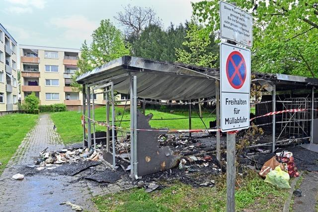 Bei Brand eines Müllhäuschens in Freiburg entstand ein Schaden in Höhe von 30.000 Euro Bei Brand eines Müllhäuschens in Freiburg entstand ein Schaden in Höhe von 30.000 Euro
