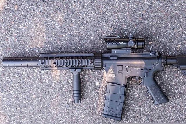 Polizei stoppt Mann mit Softair-Sturmgewehr an Neuenburger Grenze