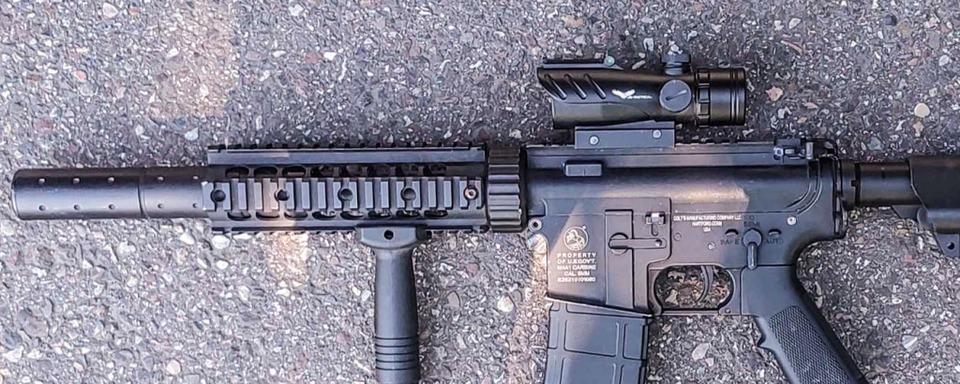 Polizei stoppt Mann mit Softair-Sturmgewehr an Neuenburger Grenze