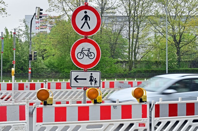 Die Elsässer Straße wird auf 100 Metern voll gesperrt. | Foto: Michael Bamberger Die Elsässer Straße wird auf 100 Metern voll gesperrt. | Foto: Michael Bamberger