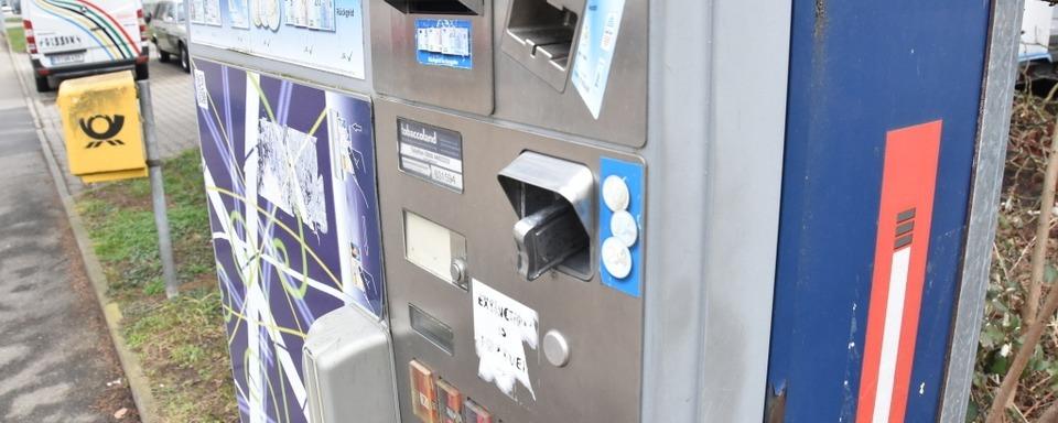 Unbekannte sprengen in Glottertal und Heuweiler Zigarettenautomaten