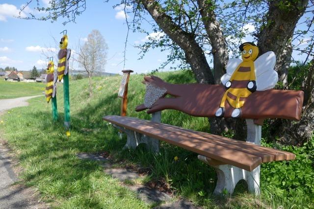 Bauhof mbelt den Bienenlehrpfad bei Holzschlag auf