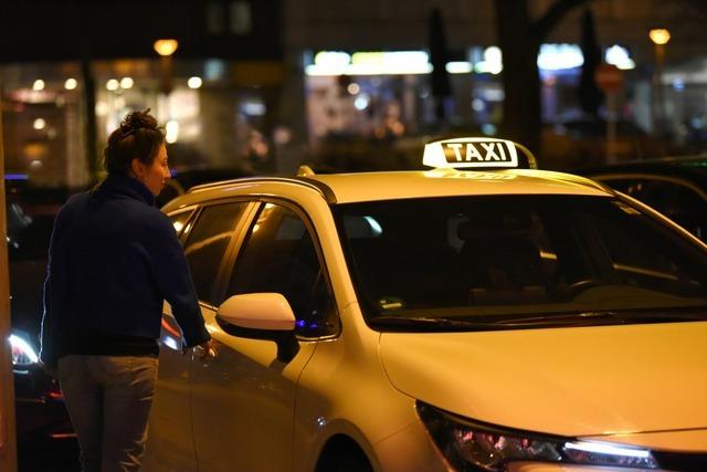 Das Frauennachttaxi in Freiburg wird oft genutzt – aber die bekannten Probleme werden nicht weniger Das Frauennachttaxi in Freiburg wird oft genutzt – aber die bekannten Probleme werden nicht weniger