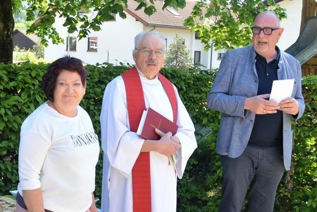 Evangelischer Kindergarten in Hasel weiht neuen Spielplatz ein – die Wasserpumpe ist der Hit
