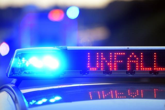 Unfall in Rheinfelden: Kleinkraftrad-Fahrer prallt gegen Zaun