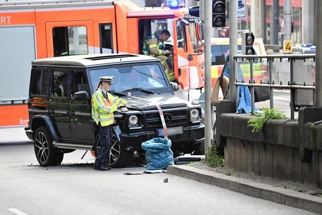Mutmalich kein Anschlag – Gelndewagen fhrt in Stuttgart Innenstadt in Menschengruppe