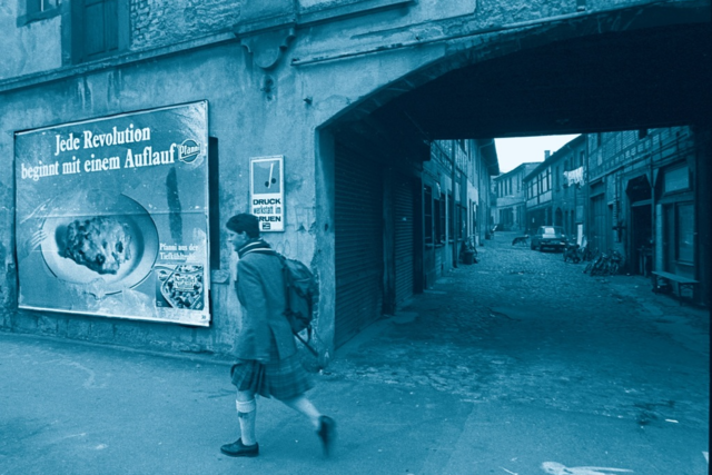 Plakativ und politisch: Freiburger Jos-Fritz-Poster mit gekaperter Werbebotschaft