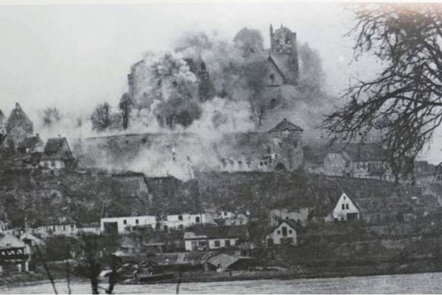 Das Breisacher Stephansmnster unter Beschuss: Eine Ruine und fast gesprengt