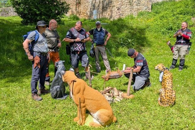 Unsere Mitarbeiterin wagt den Selbstversuch: Bogenschieen mit dem Longbow Team Minseln in Lrrach