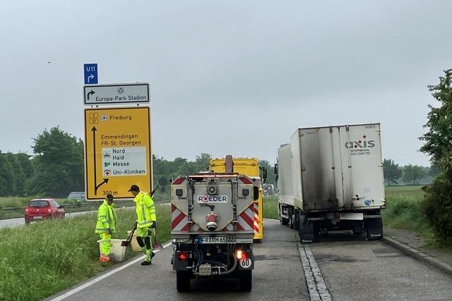 Drei Tote und vier Verletzte bei schwerem Verkehrsunfall auf Parkplatz an der B3 in Freiburg