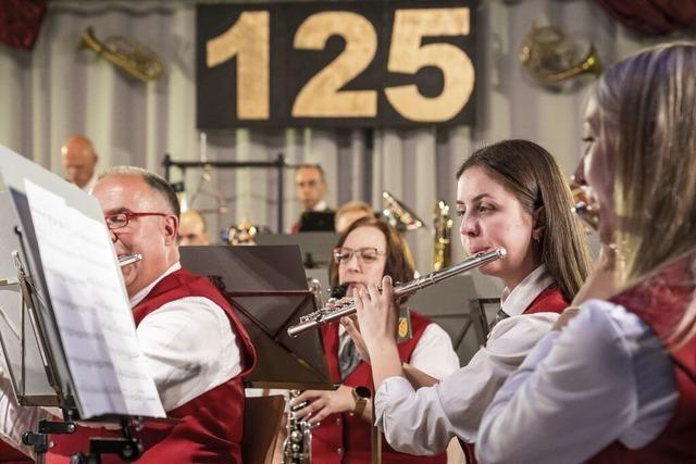 Musikverein Tegernau startet ins Jubilumsjahr mit mitreiendem Doppelkonzert